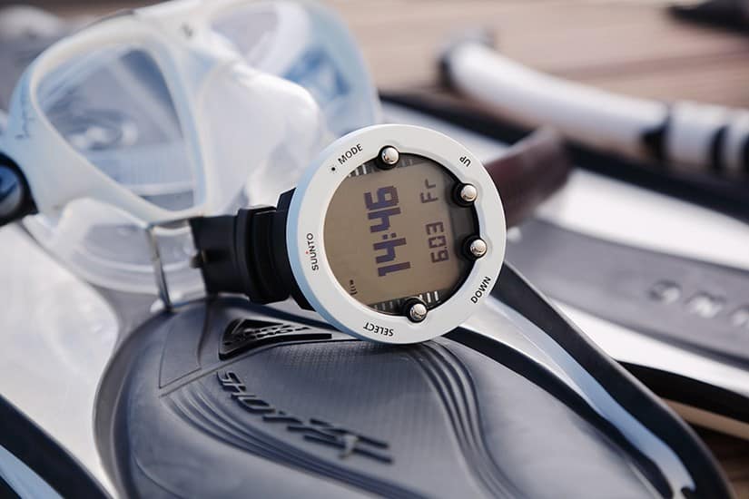 White Scuba Decompression Calculator from Suunto