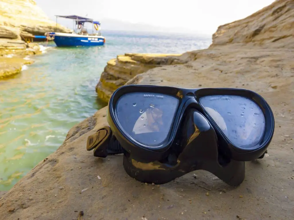 Differences between snorkeling and diving masks