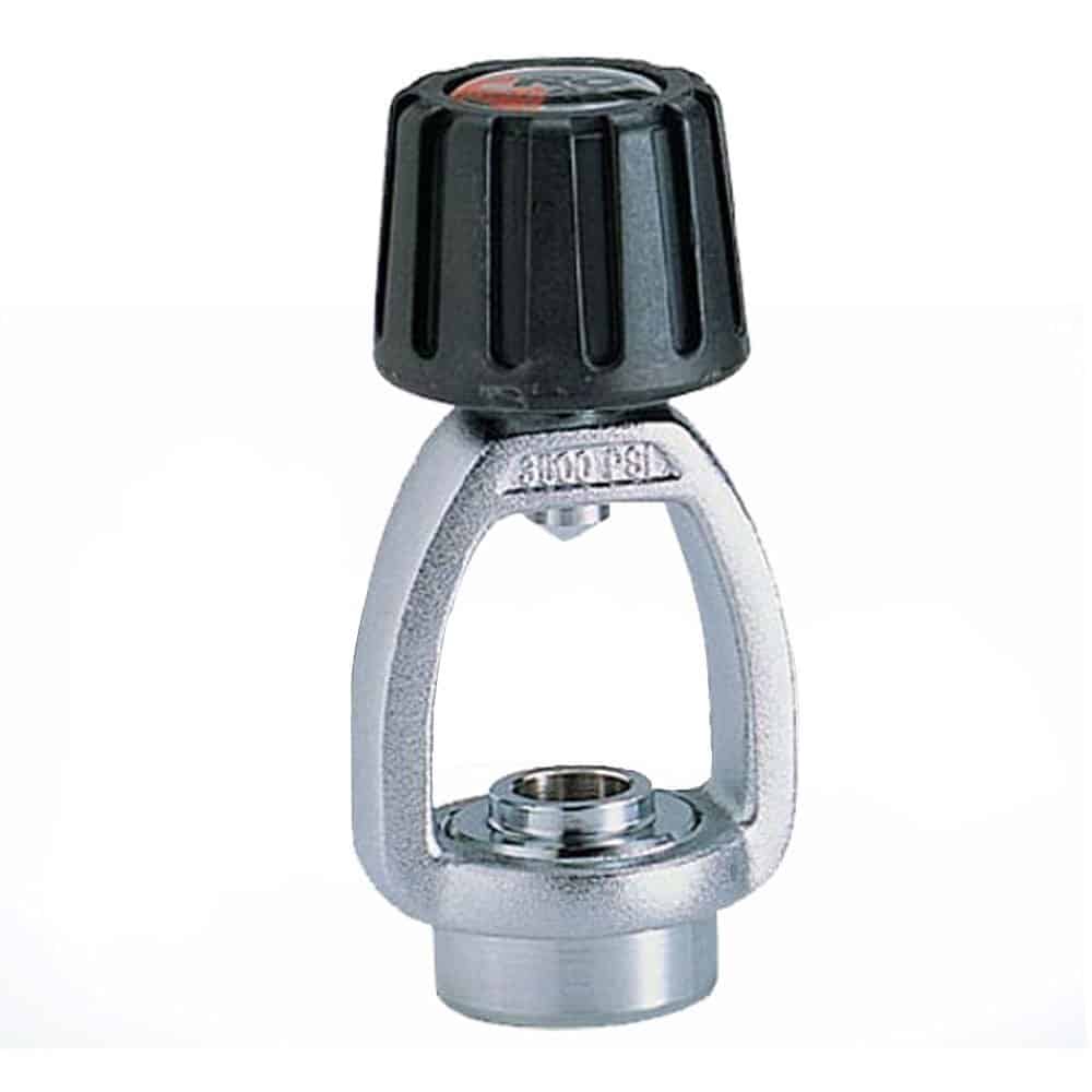 DIN vs. Yoke What Are They and Why do They Matter? Scuba Diving Gear