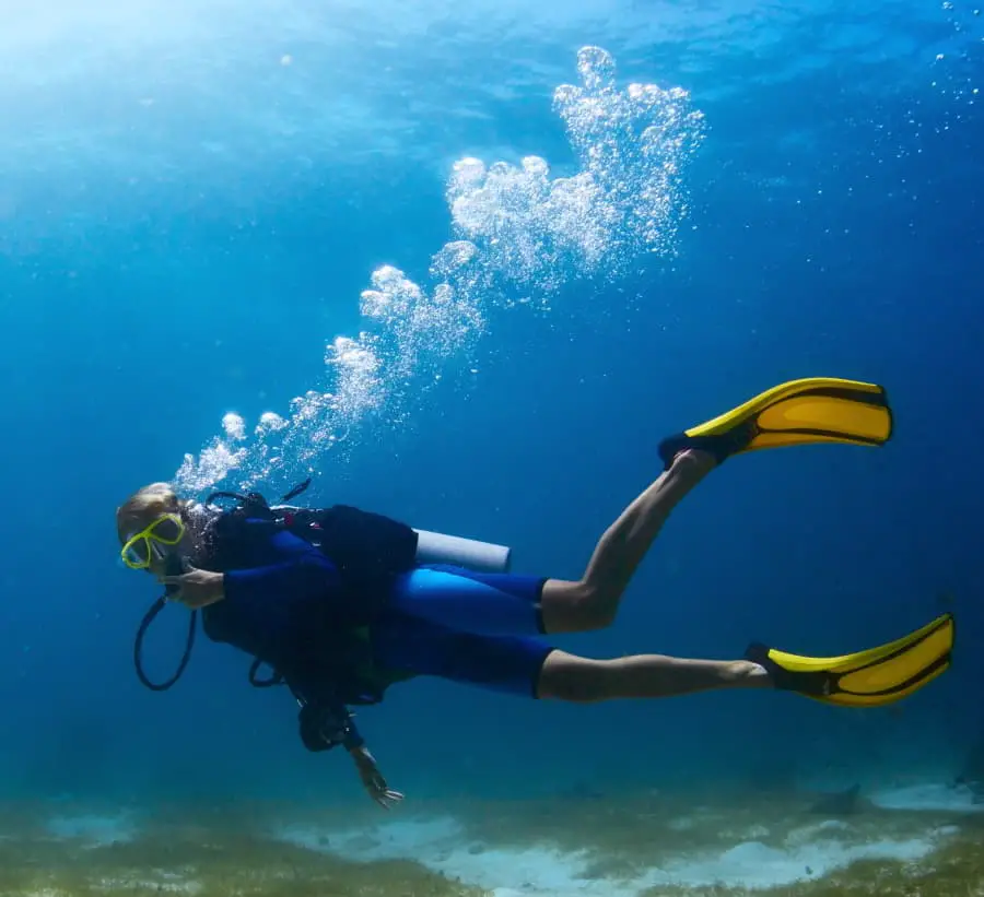 Diving with a regulator - bubbles all around