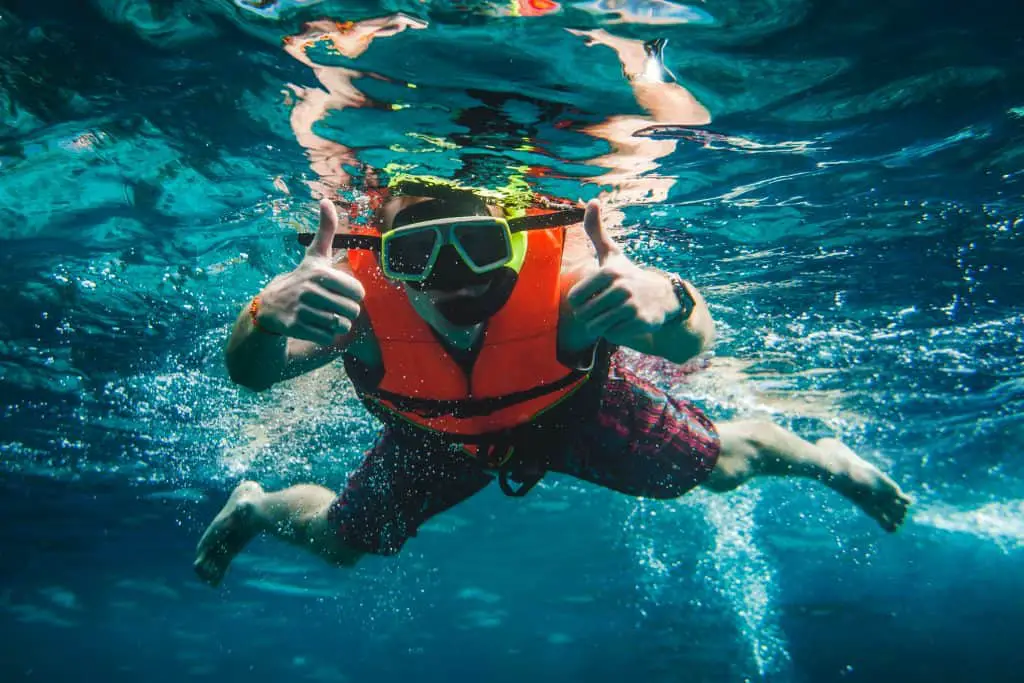 How to find the best snorkel vest - Staying safely afloat reduces the chances to go underwater like for scuba diving and swallowing water instead of breathing air