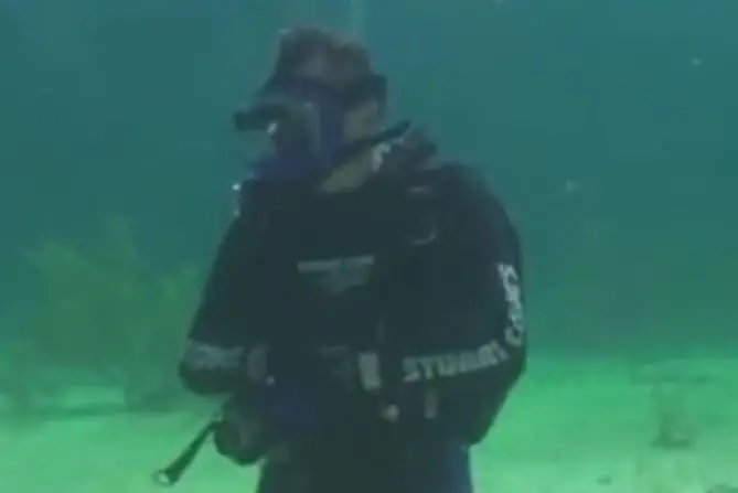 Diving with a Full-Face Scuba Dive Mask