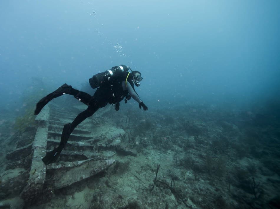 Can you dive with grommets