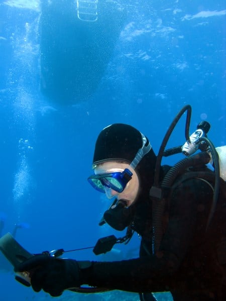 Using a dive computer to find out how deep you are