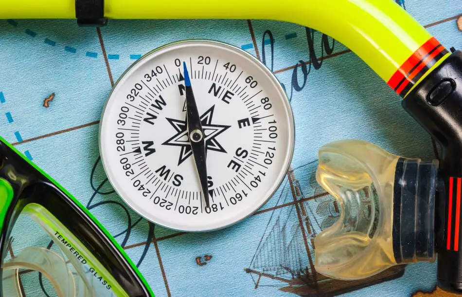 follow the numbers on the compass for scuba diving