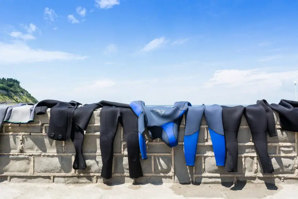 Properly drying scuba wetsuits