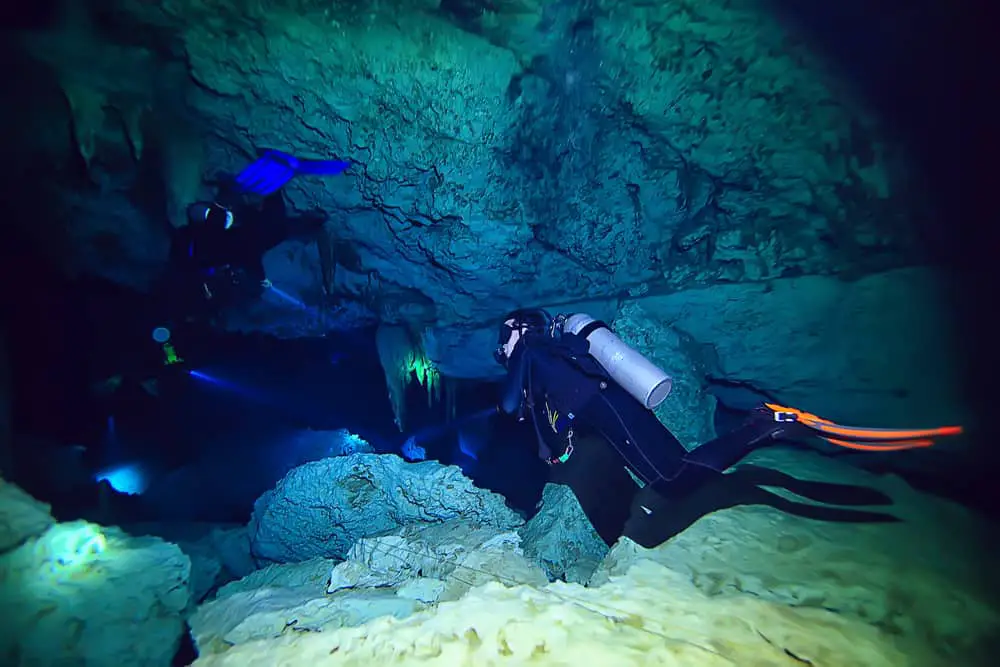 Using the right equipment and certifications when you go diving in a cave